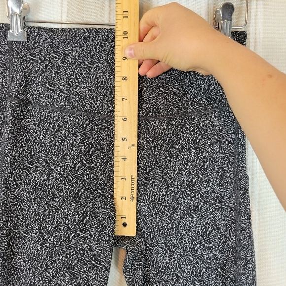 Athleta‎ Ultimate Stash Textured 7/8 Tights Leggings Black White Size Small - Picture 7 of 13